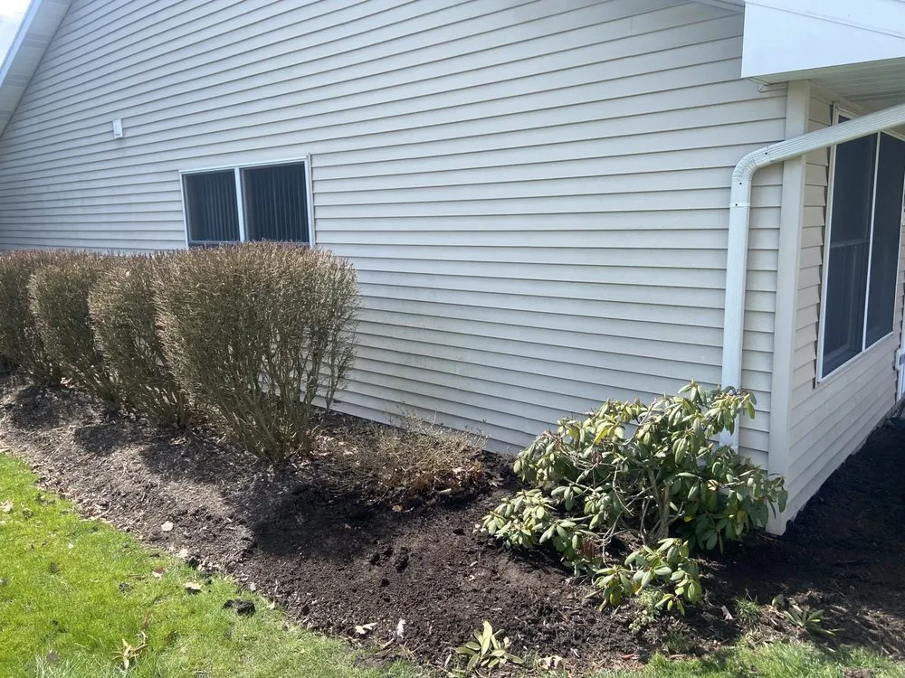 Custom residential landscaping in Akron, OH - Hardesty’s Lawn Care