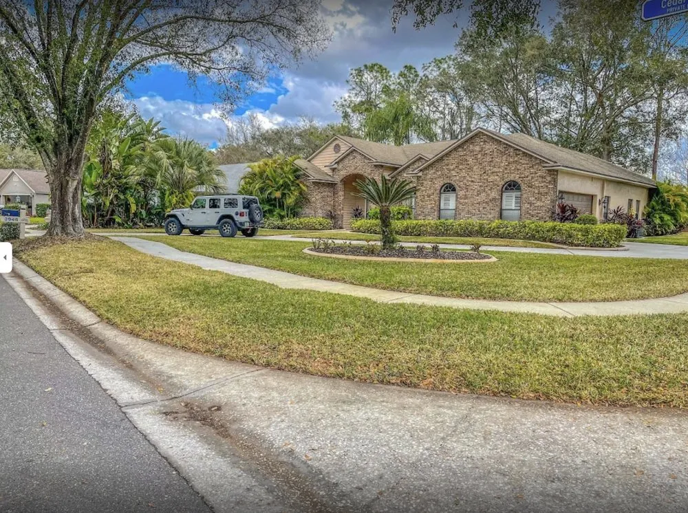 Reliable yard cleanup service in Brandon, FL - Hardin Diamond Cut Lawn Care of Brandon FL