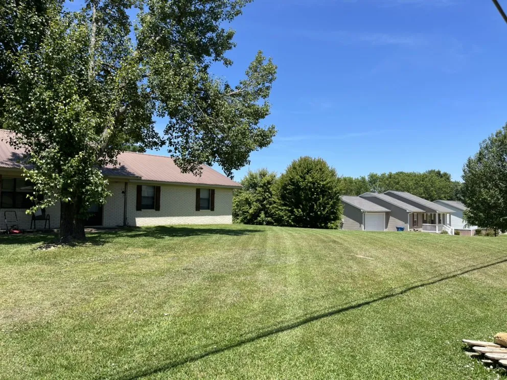 Affordable lawn care service for beautiful yards across Albertville, AL - Hardin Lawn Care