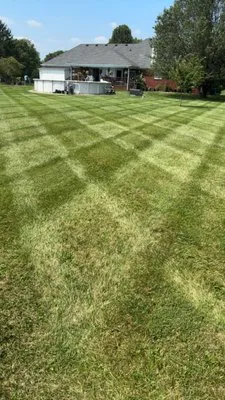 Hardin Lawn Care Logo