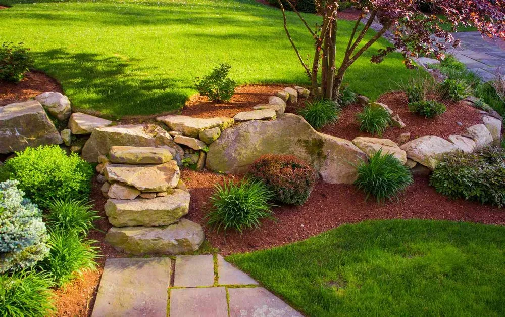 Top-rated garden landscaping for beautiful yards in Louisville, KY by Hardin Outdoor