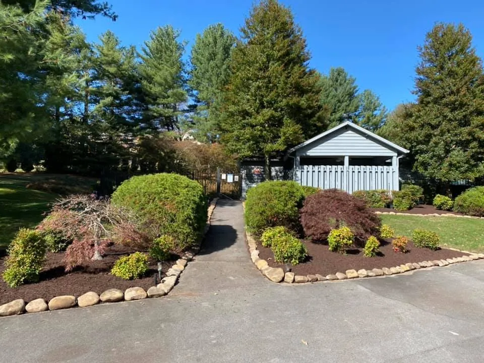 Custom lawn care service for homes in Oak Ridge, TN by Hardin Valley Lawn & Landscape