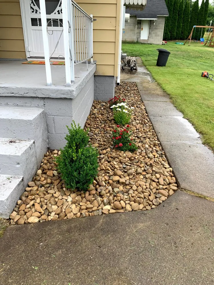 Custom garden landscaping experts serving New Castle, PA - Harding Lawn & Landscape