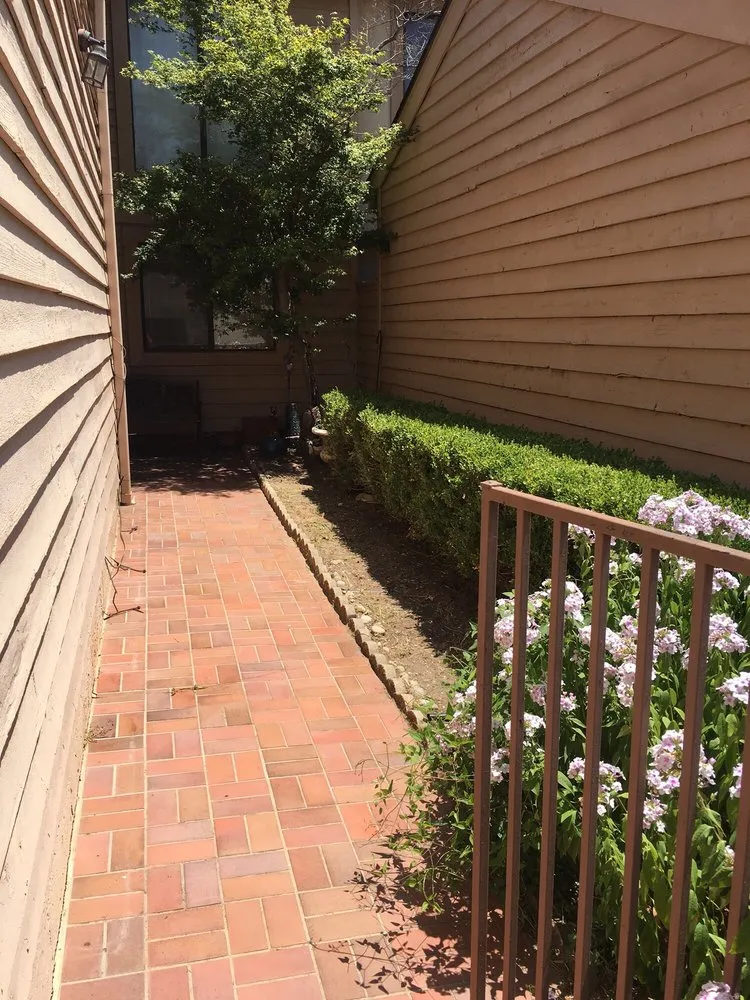 Affordable residential landscaping experts serving Tulsa, OK - Harding lawn care