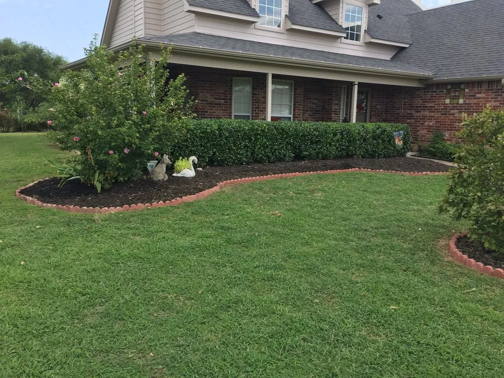 Custom landscape design for homes in Tulsa, OK by Harding lawn care