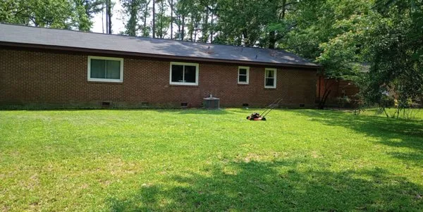 Hardins Lawn Service Logo