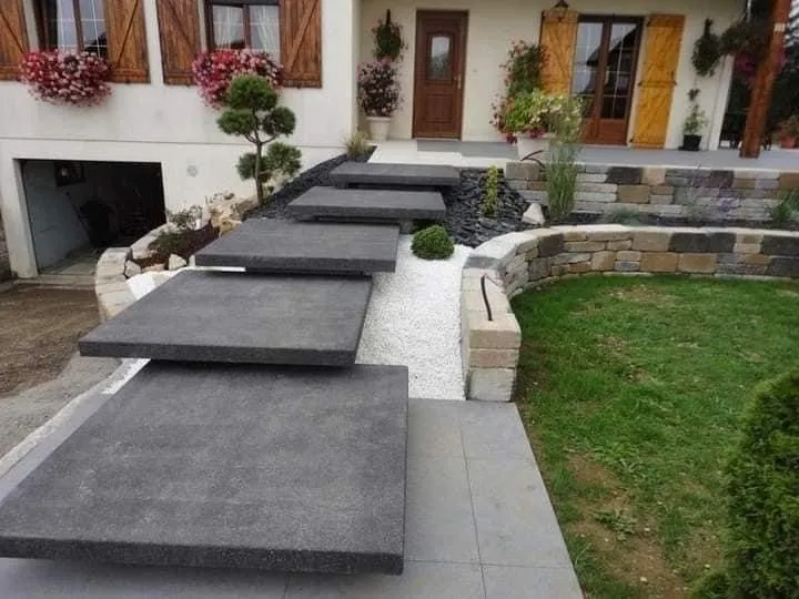 Professional yard cleanup service for homes in Southampton, NY by Hardland Masonry & Landscaping