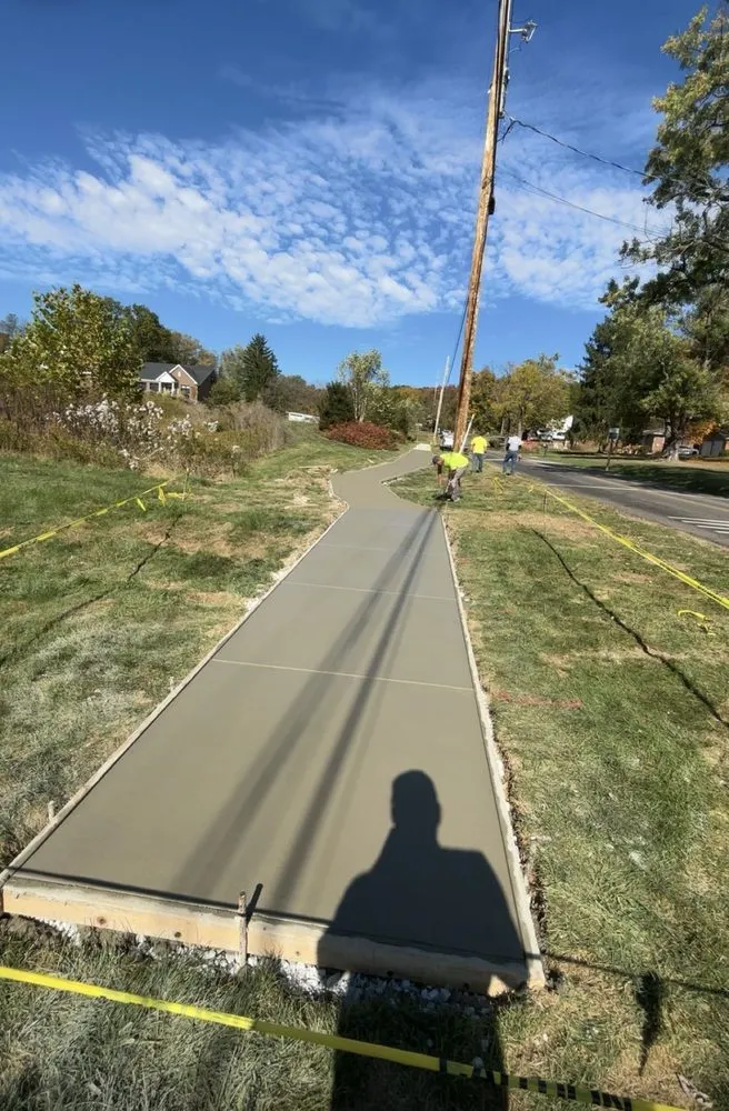 Local yard cleanup service in Pleasant Hills, PA by Hardline Landscaping