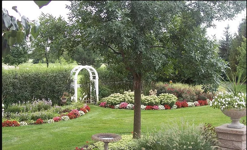 Professional landscape design experts serving Yorkville, IL - Hardscape Group Landscaping