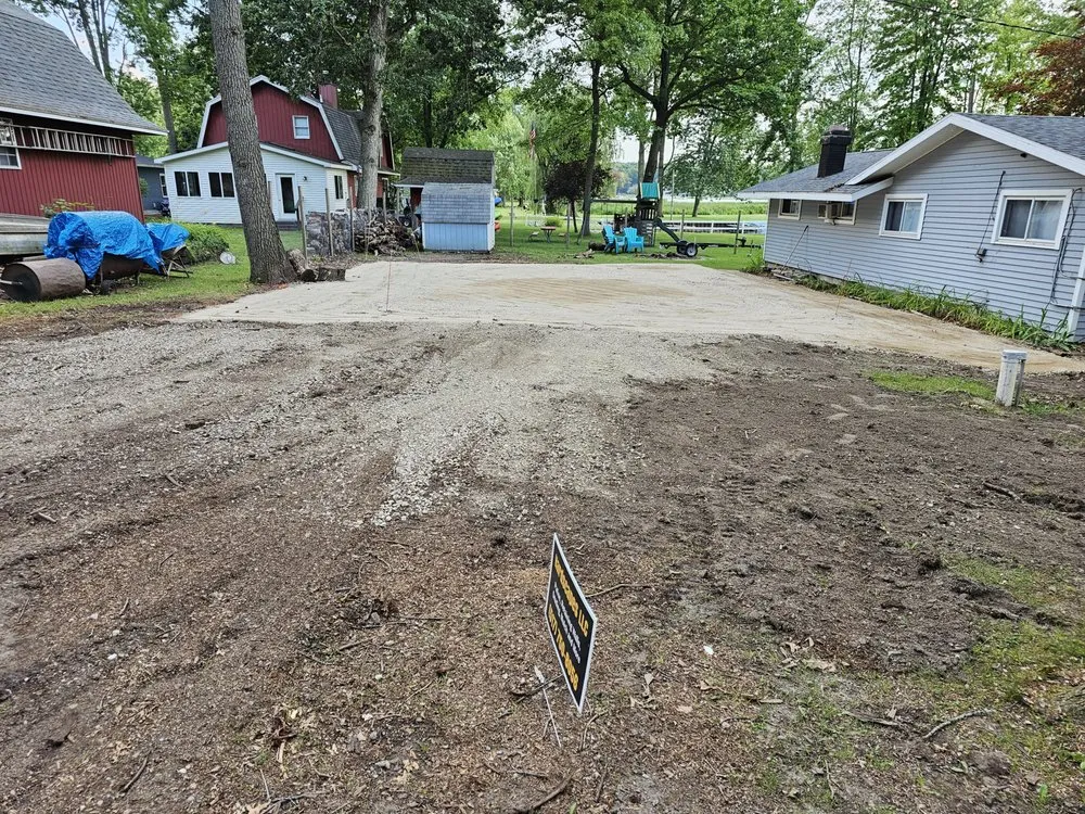 Expert yard cleanup service in Jackson, MI by Hardscapes