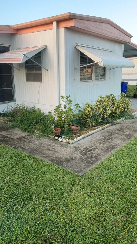 Professional yard maintenance for homes in Lake Placid, FL by Hardworking Man Services