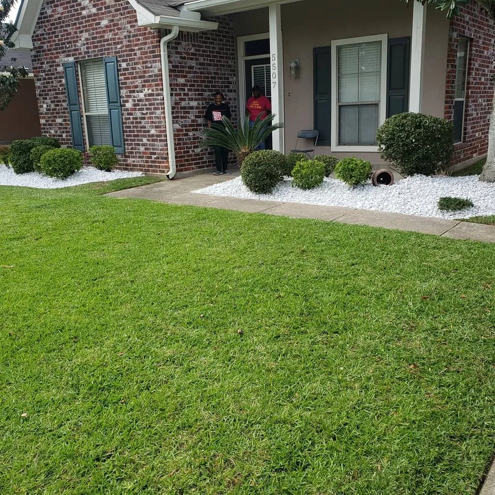 Expert lawn care service in Zachary, LA - Hardy Lawn Care Service