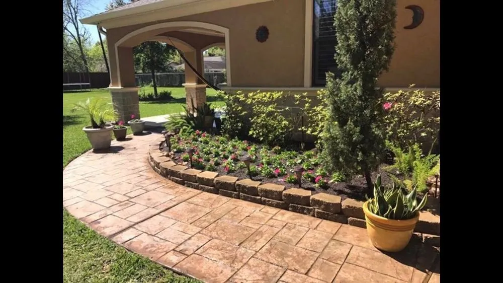 Reliable yard maintenance with custom design in Houston, TX by Harmony Landscaping