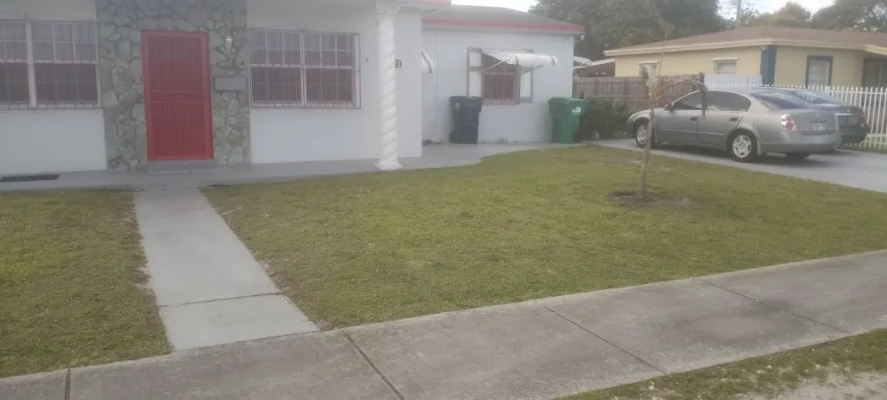 Expert garden landscaping in East Palatka, FL by Harold and Ethel Plus Lawn Service