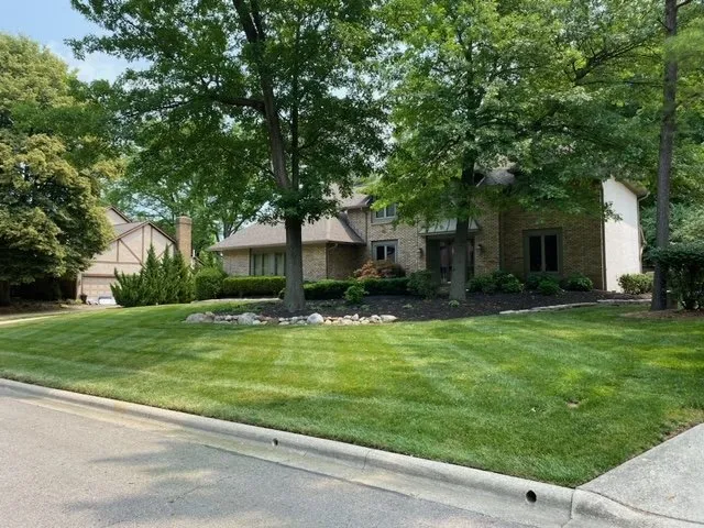 Expert garden landscaping in Worthington, OH by Harp Lawn & Landscaping