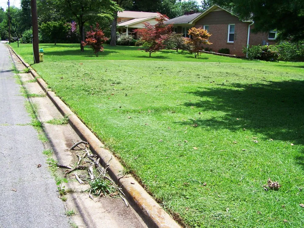 Trusted yard maintenance in Huntsville, AL by Harrell Lawn Care Services
