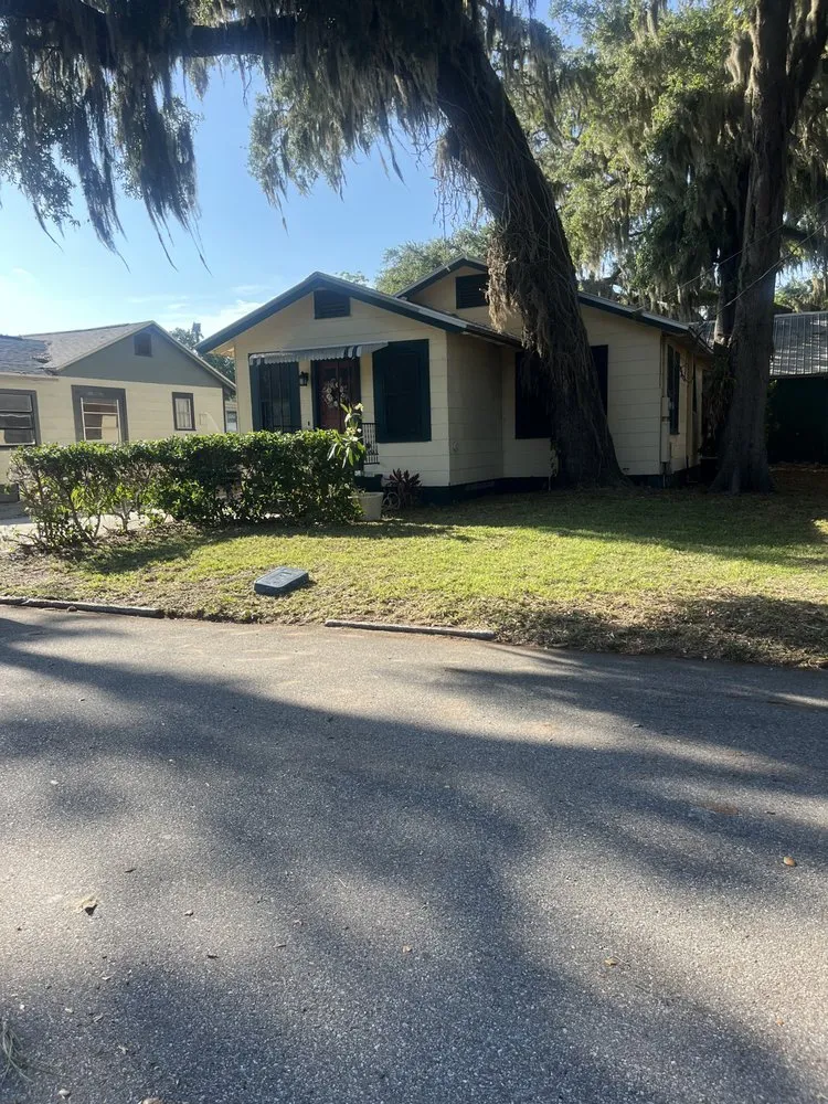 Top-rated yard cleanup service for homes across Sarasota, FL - Harrell Lawncare