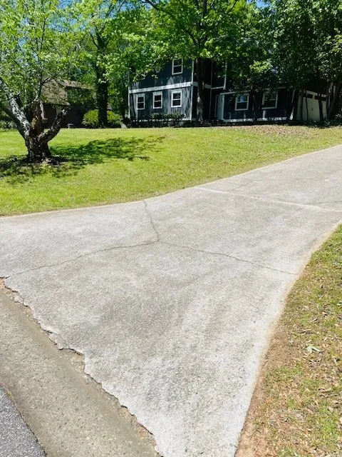 Professional yard maintenance experts serving Decatur, GA - Harris & Lawncare