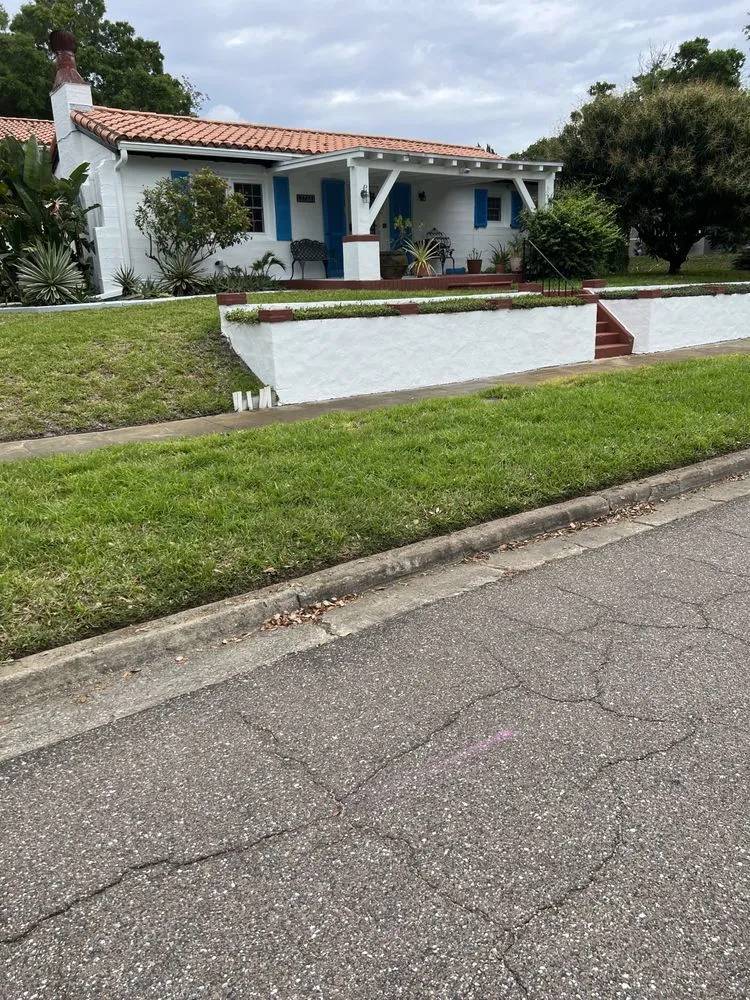 Custom yard maintenance in Tampa Bay, FL by Harris and Grandosn  Lawncare