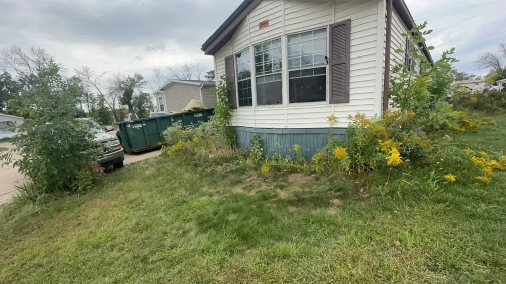 Trusted yard cleanup service experts serving Hiawatha, IA - Harris Cleaning Service