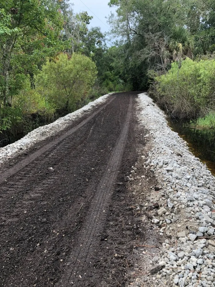 Reliable yard cleanup service for year-round maintenance across Melbourne, FL - Harris Establishment