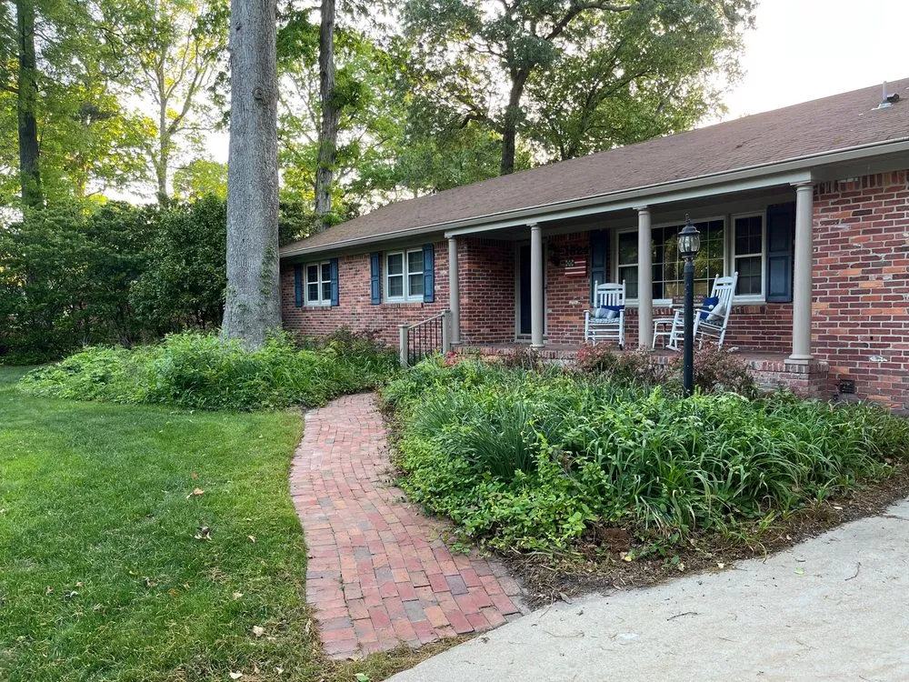 Local yard maintenance experts serving Chesapeake, VA - Harris Landscapes