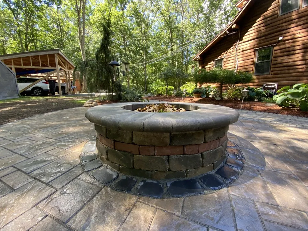 Professional garden landscaping experts serving Worcester, MA - Harris Lawn & Landscape