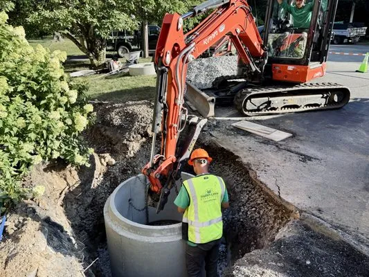 Harris Lawn & Landscape Logo