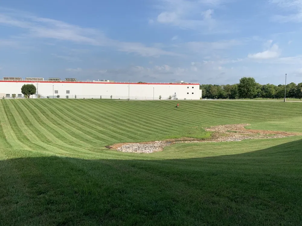 Custom yard maintenance in Bowling Green, KY - Harris Lawn and Landscape