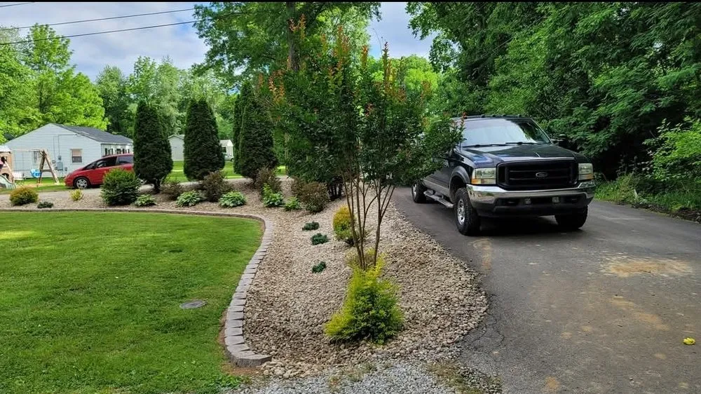 Local lawn care service with custom design in Louisville, KY by Harris Lawn And Landscape