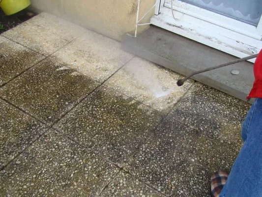 Harris Lawn Care and Pressure Washing Logo