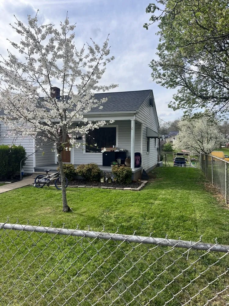 Trusted lawn mowing service in Johnson City, TN - Harris Lawn Care