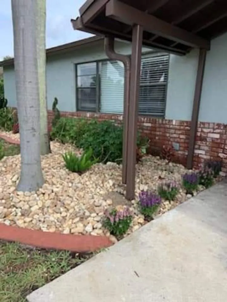 Professional yard maintenance experts serving Pembroke Pines, FL - Harry The Lawn Ranger