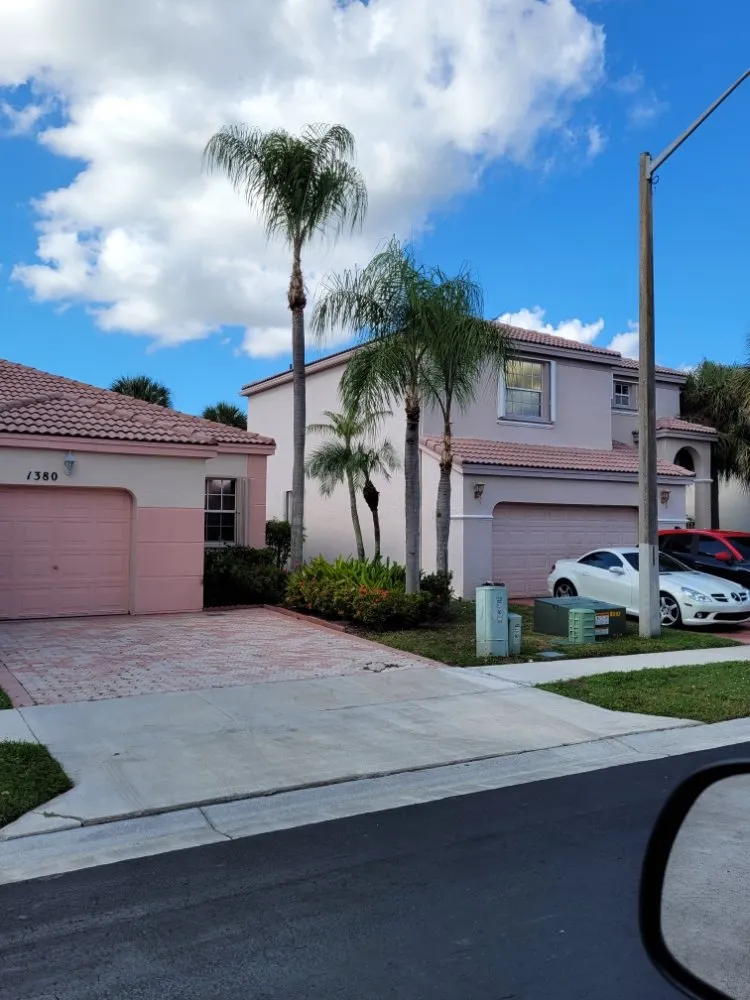 Trusted yard cleanup service near you across Pembroke Pines, FL - Harry The Lawn Ranger