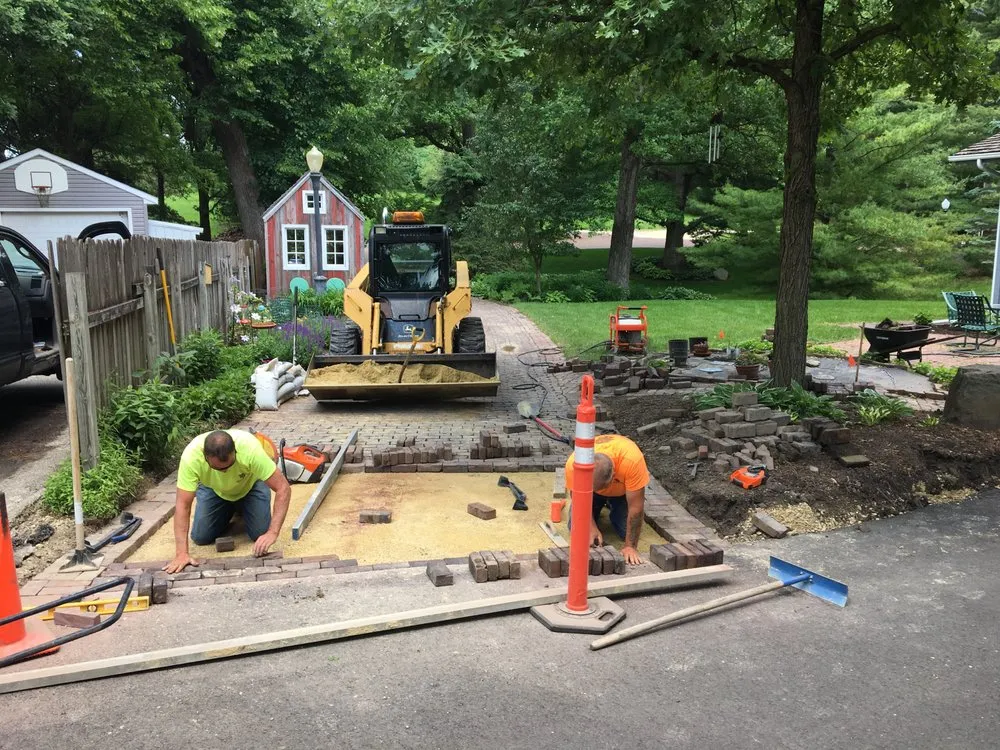 Custom yard maintenance in Waverly, IA - Hartman Services