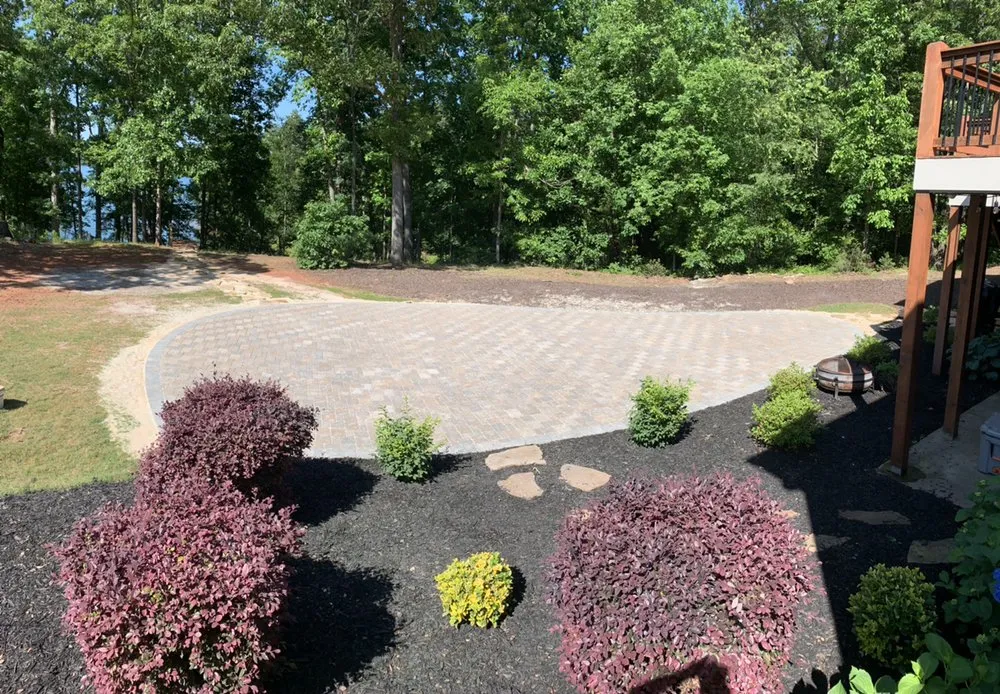 Affordable yard maintenance for beautiful yards across Hartwell, GA - Hartwell HomeWatch