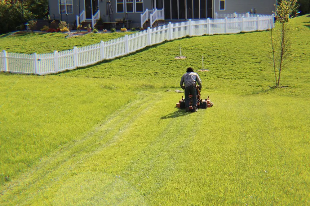 Top-rated lawn care service experts serving Cincinnati, OH - Harvey Landscaping