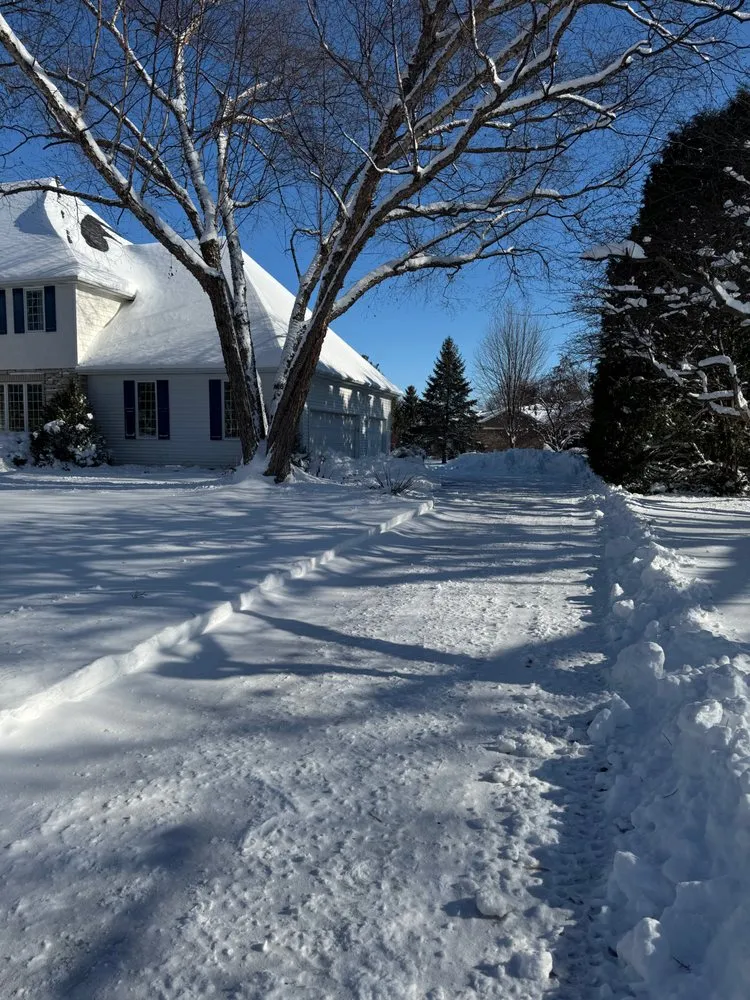 Affordable garden landscaping in Bettendorf, IA by Harvey Lawn Care & Snow Removal