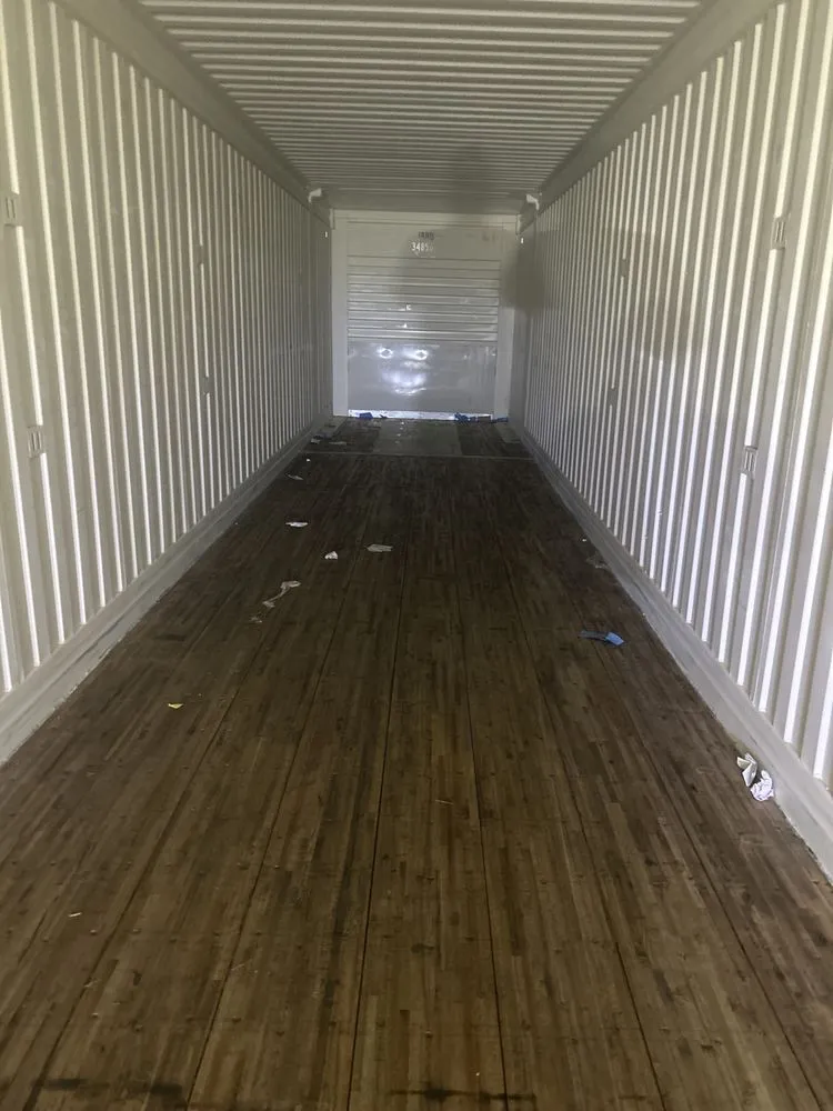 Top-rated yard cleanup service in Hesperia, CA - Haul n’ stuff