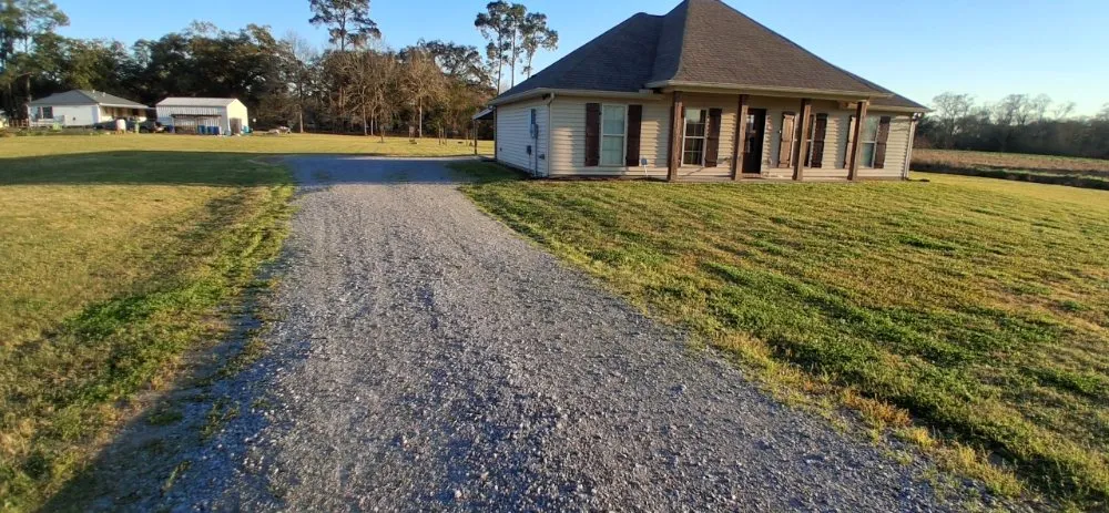 Local garden landscaping experts serving Saint Martinville, LA - Hauling Grass Outdoor Services