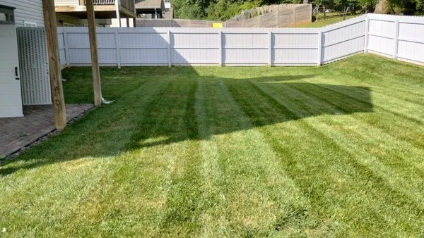 Haun's Lawn Care Logo