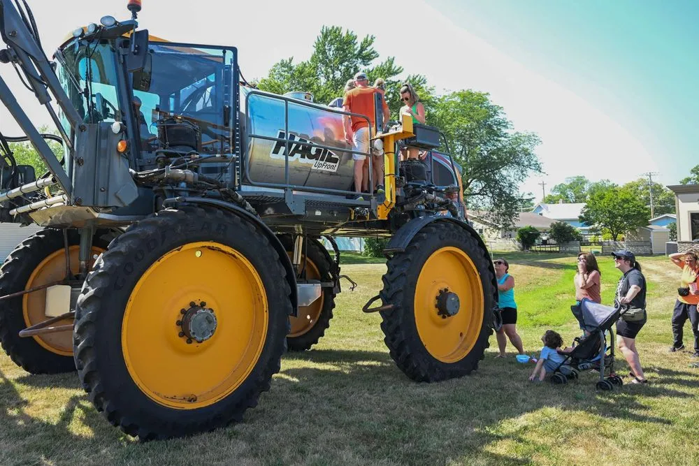 Local landscaping services in Pleasant Hill, IA - Hawkeye Van Ginkel Lawn & Snow