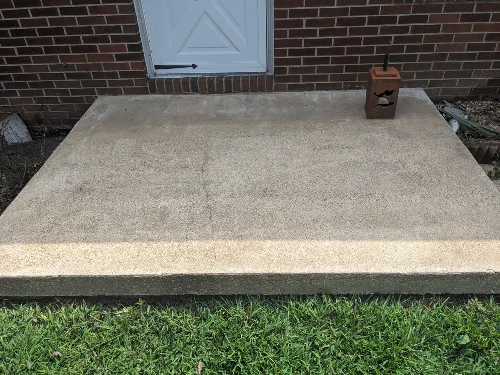 Custom lawn care service experts serving Anniston, AL - Hayes & Hayes Lawn Firm