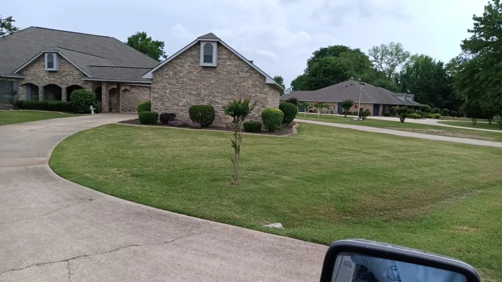 Reliable lawn mowing service in natchitoches, LA - Hayes Lawn Service and Landscaping Maintenance.