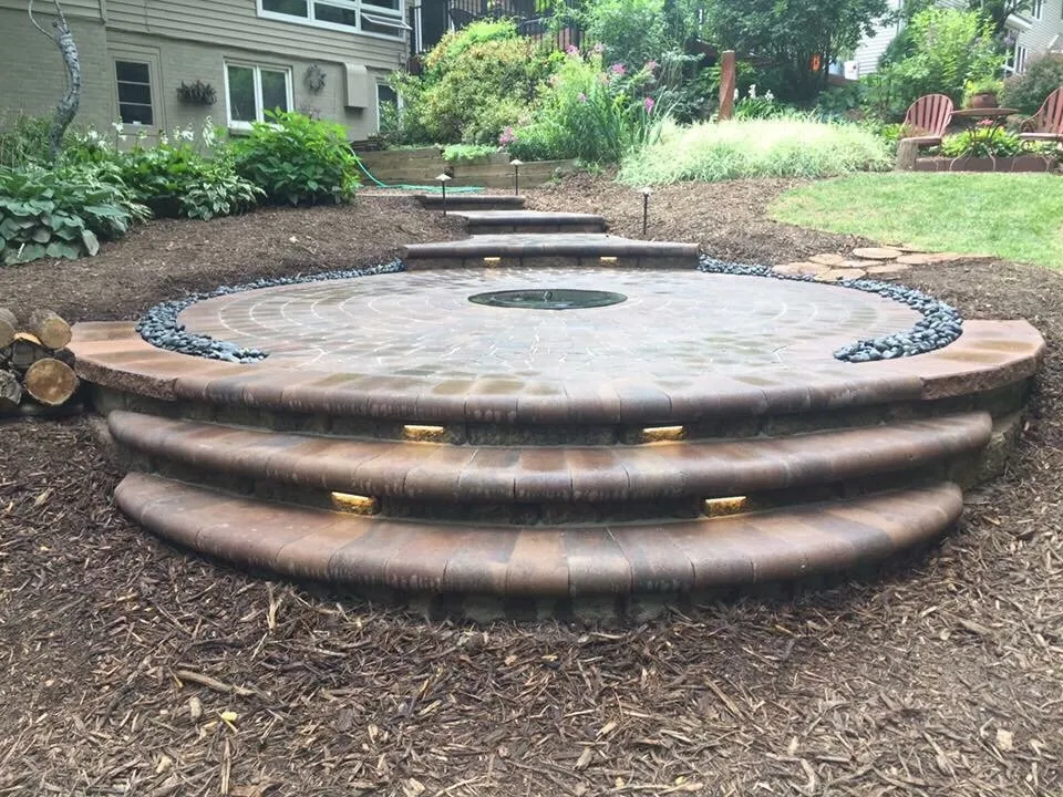 Custom landscape design in Omaha, NE by Hayner Hardscapes