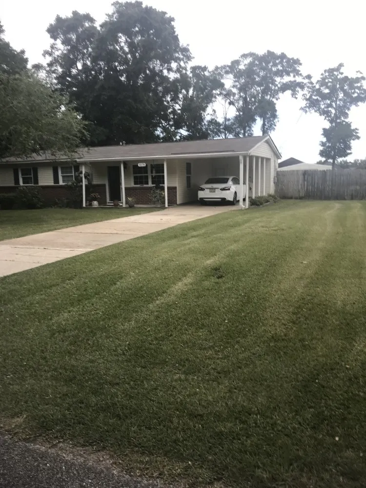 Expert lawn care service in Mobile, AL - Haynes and Sons Lawn Care