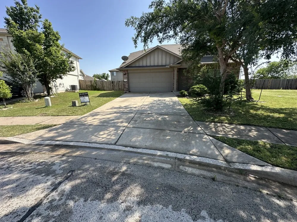 Affordable garden landscaping experts serving Elgin, TX - Haziel Lawn Care