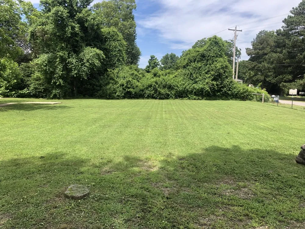 Custom residential landscaping for beautiful yards in Lavaca, AR by HB Lawncare