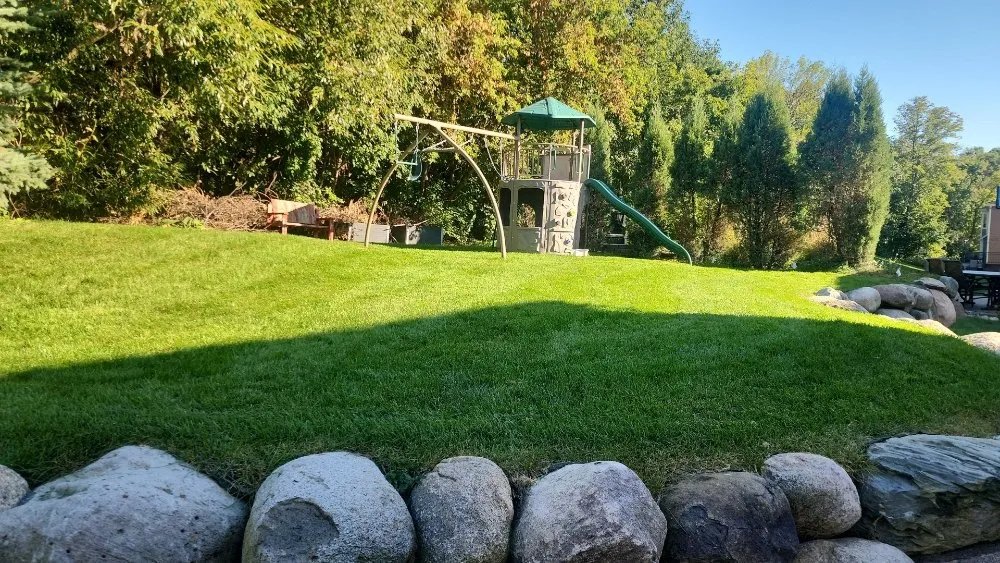 Top-rated yard maintenance experts serving Brooklyn Park, MN - H&C Services