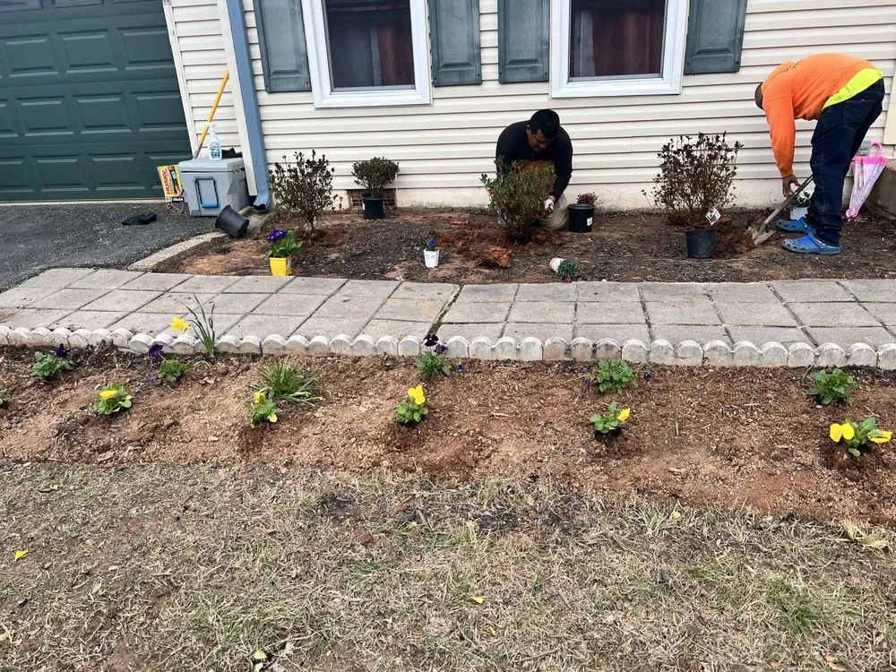 Expert lawn mowing service experts serving Woodbridge, VA - H.C.RODRIGUEZ LANDSCAPING